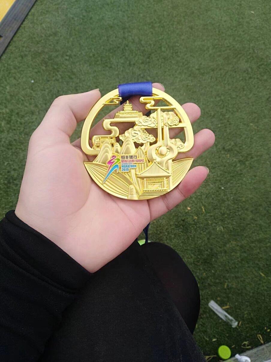 Marathon Finisher Medal 1.jpg