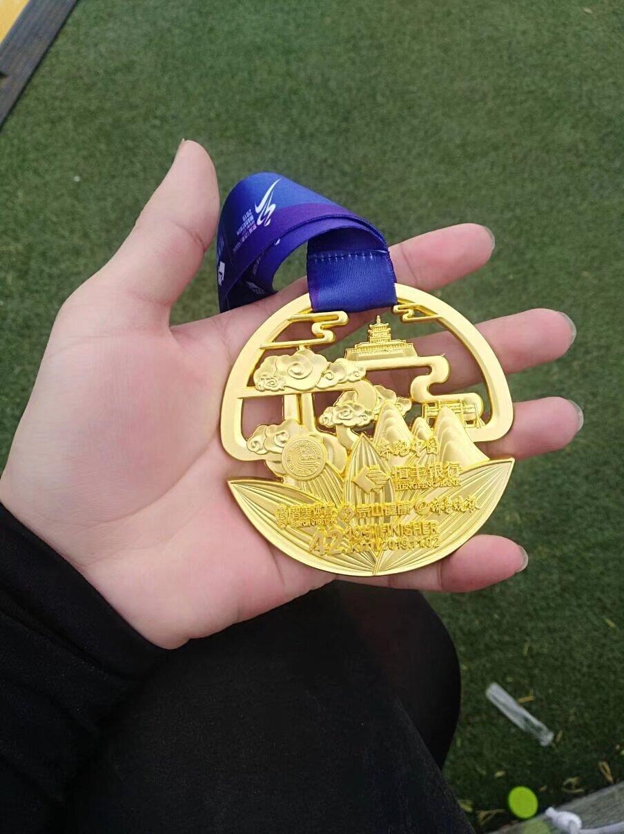 Marathon Finisher Medal 2.jpg